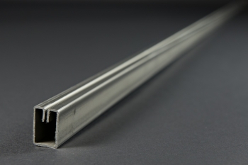 Einfassprofil Typ E 1.7 (rechteckig) - 20 × 30 mm, 3000 mm lang - aus Edelstahl 1.4301, Korn 320 geschliffen