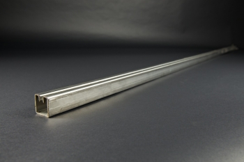 Einfassprofil für Wellengitter, Typ 2, Stahl sendzimirverz. 3000 × 30 × 30 mm, Schlitzbreite 5,7 mm