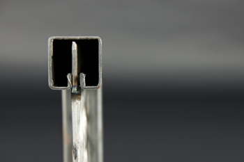 Einfassprofil für Wellengitter, Typ 4, Stahl 3000 × 40 × 40 mm, Schlitzbreite 7,5 mm