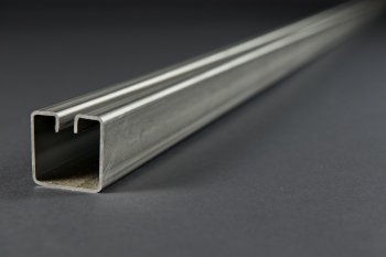 Einfassprofil für Wellengitter, Typ 4, Stahl sendzimirverz., 3000 × 40 × 40 mm, Schlitzbreite 7,5 mm